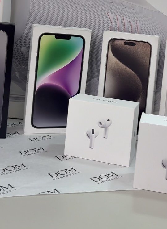 iPhones lacrados e AirPods Pro na loja da Dom Imports